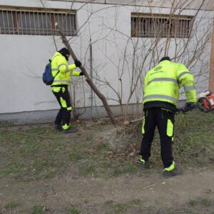 Údržba zelene v Nových Zámkoch. FOTO: GB/Novovital