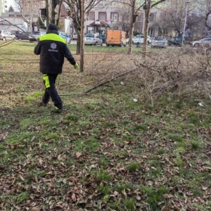 Údržba zelene v Nových Zámkoch. FOTO: GB/Novovital