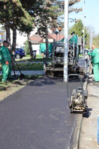 Oprava chodníkov v Nových Zámkoch. FOTO: www.novezamky.sk