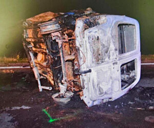 Vozidlo pohltil požiar. FOTO: Polícia SR