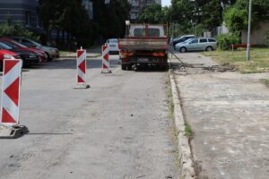 Oprava chodníka na Jánošíkovej ul. FOTO: novezamky.sk