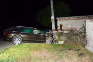 Tragická dopravná nehoda pri Nových Zámkoch. Vodička po náraze do rodinného domu zraneniam podľahla