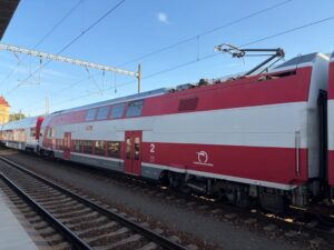 Pri Galante sa vykoľajil vlak, spojenia do Nových Zámkov meškajú desiatky minút. Vieme detaily