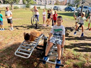 Škola v Nových Zámkoch rieši nedostatok priestoru na cvičenie. Pribudol nový školský street workout za vyše 10-tisíc eur