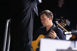 ROZHOVOR: Učil sa od svetových legiend, dnes rúca bariéry v Nových Zámkoch. Gitarový virtuóz Adam Svitač o unikátnom festivale